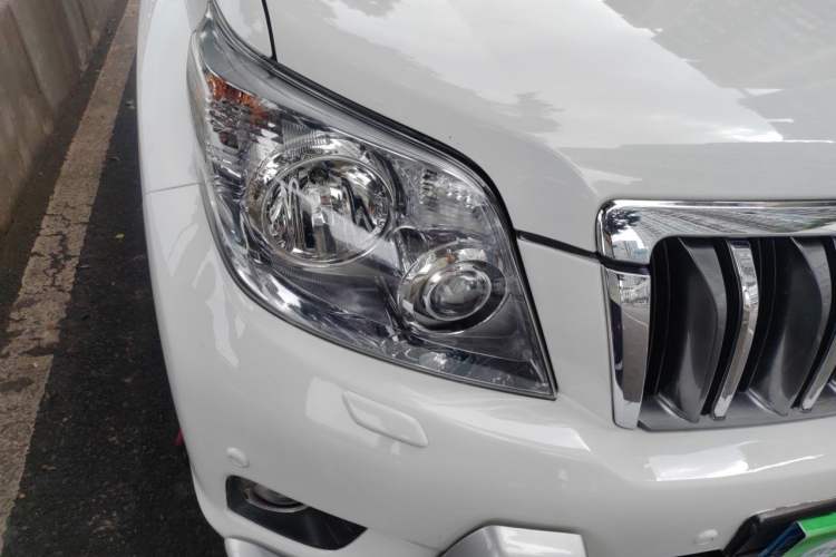 Used Toyota Prado 2010 4.0L Automatic VX NAVI Right Front Headlight