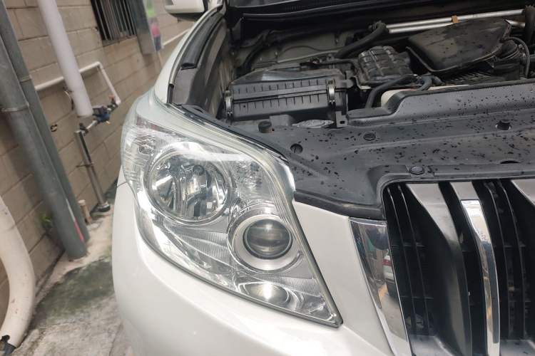 Used Toyota Prado 2010 2.7L Automatic Deluxe Edition Right Front Headlight