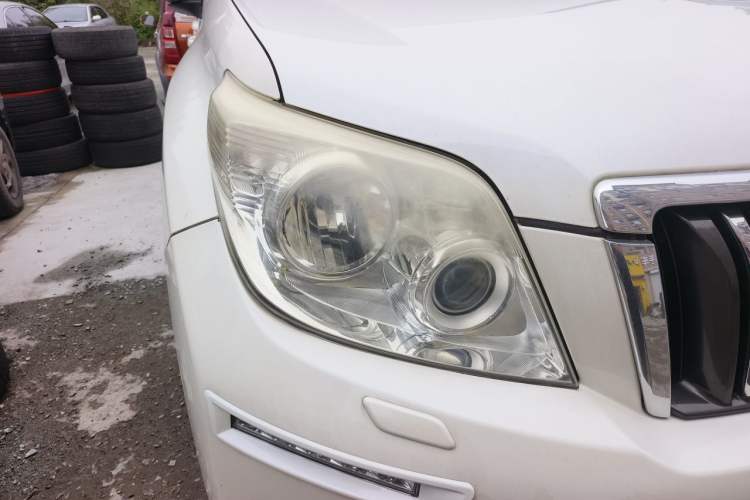 Used Toyota Prado 2010 2.7L Automatic Deluxe Edition Right Front Headlight