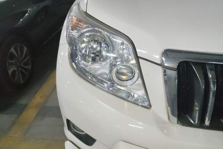 Used Toyota Prado 2010 4.0L Automatic TX Right Front Headlight