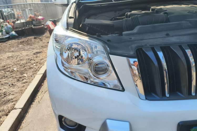 Used Toyota Prado 2010 4.0L Automatic TX-L Right Front Headlight