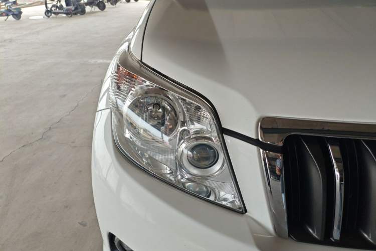 Used Toyota Prado 2010 4.0L Automatic TX-L Right Front Headlight