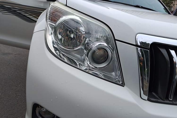 Used Toyota Prado 2010 4.0L Automatic TX-L Right Front Headlight