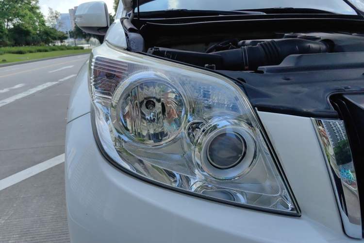 Used Toyota Prado 2010 4.0L Automatic TX-L NAVI Right Front Headlight