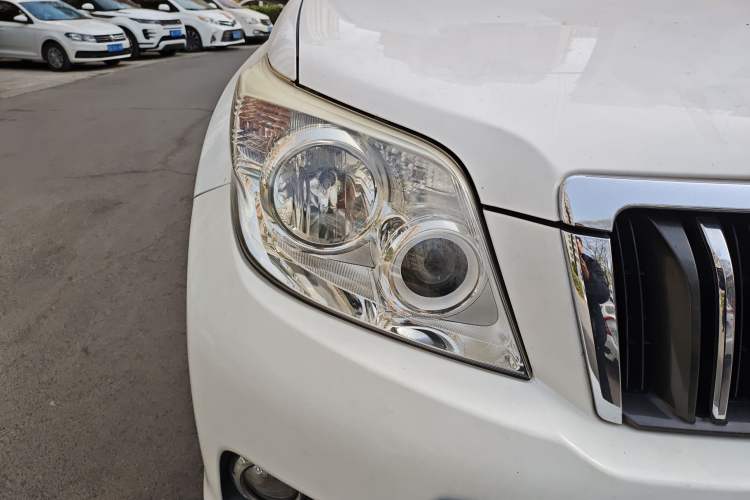 Used Toyota Prado 2010 4.0L Automatic TX-L Right Front Headlight