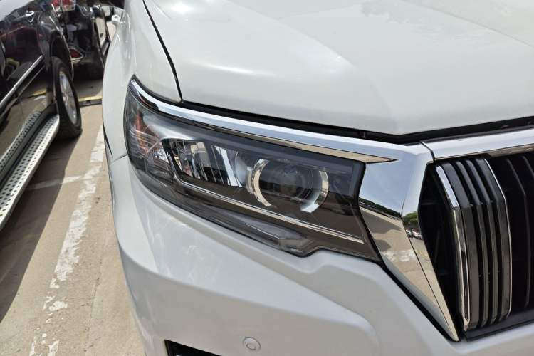Used Toyota Prado 2010 4.0L Automatic VX Right Front Headlight