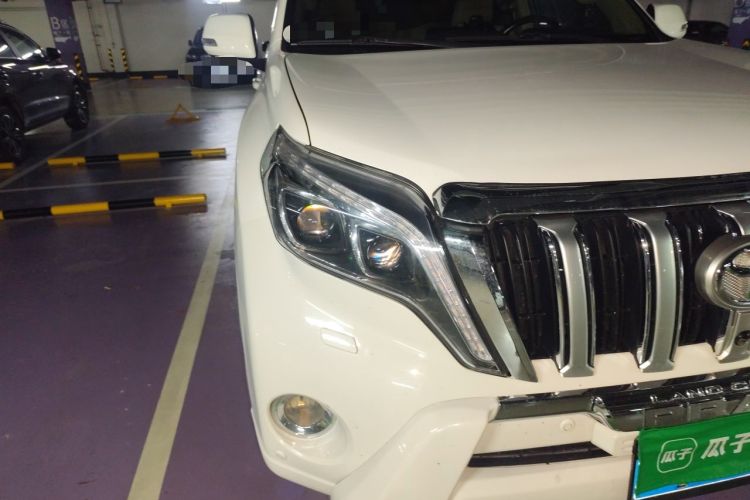 Used Toyota Prado 2010 4.0L Automatic VX Right Front Headlight