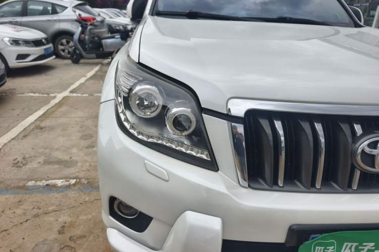 Used Toyota Prado 2010 2.7L Automatic Deluxe Edition Right Front Headlight