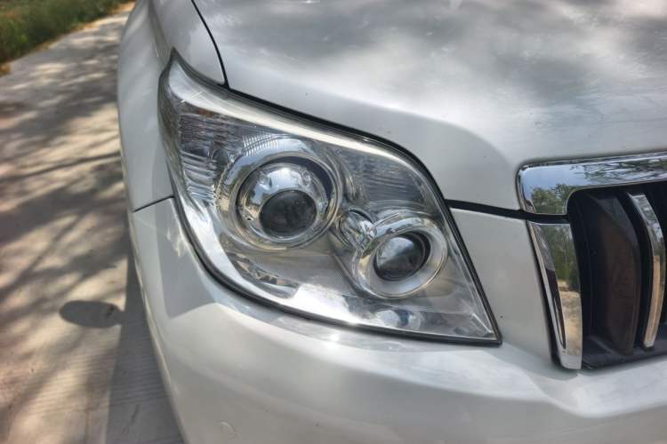 Used Toyota Prado 2010 2.7L Automatic Deluxe Edition Right Front Headlight