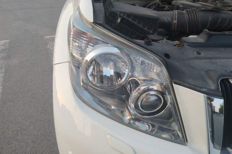 Used Toyota Prado 2010 4.0L Automatic VX NAVI Right Front Headlight