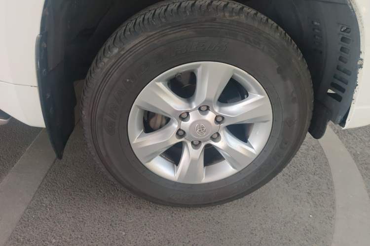 Used Toyota Prado 2010 4.0L Automatic TX-L Right Front Wheel Hub