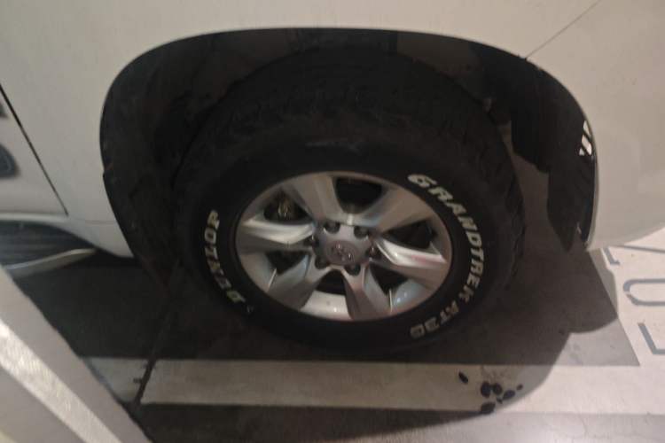 Used Toyota Prado 2010 4.0L Automatic TX-L Right Front Wheel Hub