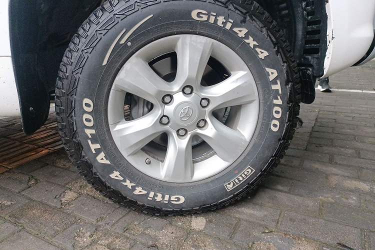 Used Toyota Prado 2010 4.0L Automatic TX-L Right Front Wheel Hub
