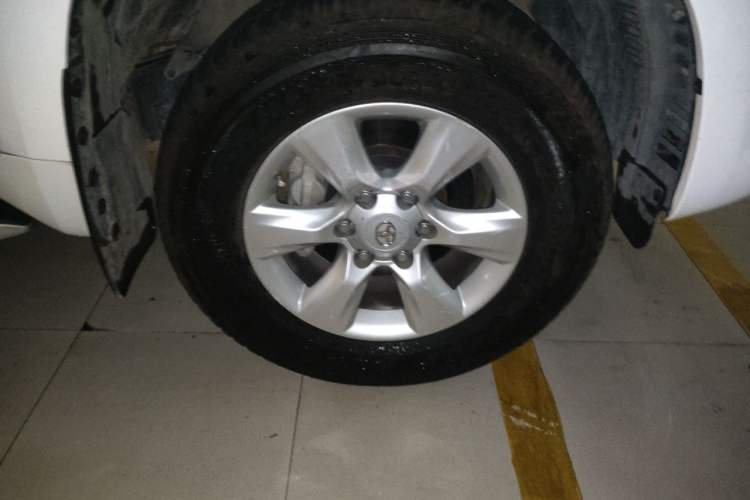 Used Toyota Prado 2010 4.0L Automatic TX-L Right Front Wheel Hub
