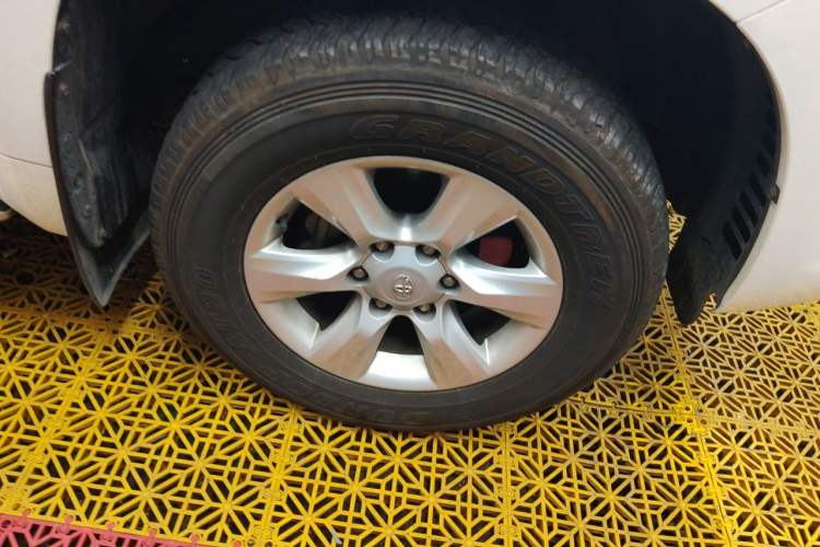 Used Toyota Prado 2010 4.0L Automatic TX-L Right Front Wheel Hub
