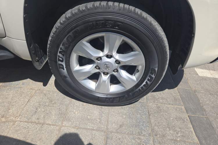 Used Toyota Prado 2010 2.7L Automatic Deluxe Edition Right Front Wheel Hub