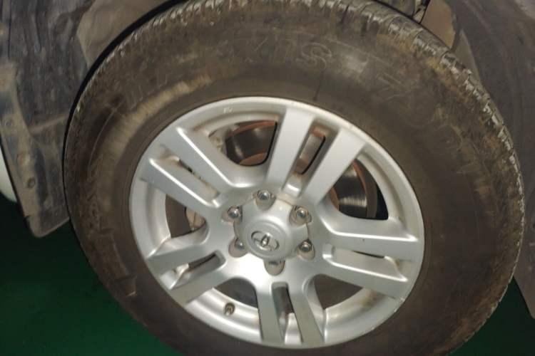 Used Toyota Prado 2010 4.0L Automatic VX Right Front Wheel Hub