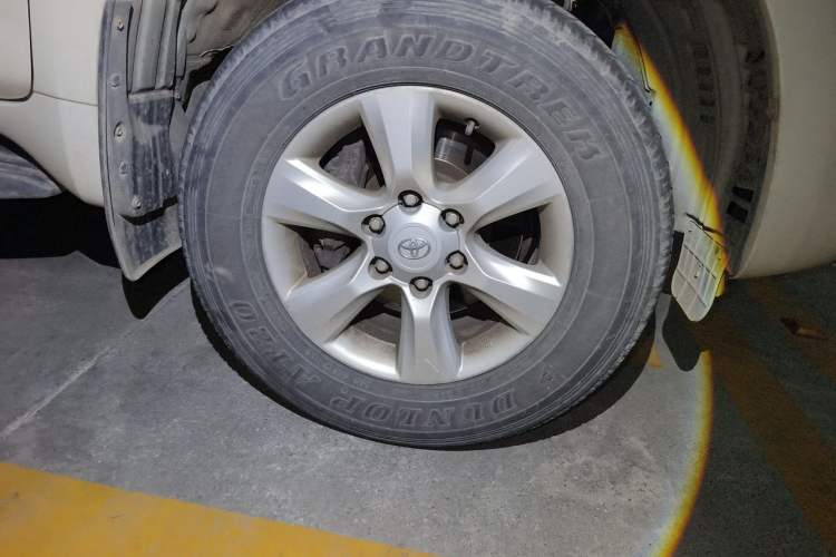 Used Toyota Prado 2010 2.7L Automatic Standard Edition Right Front Wheel Hub