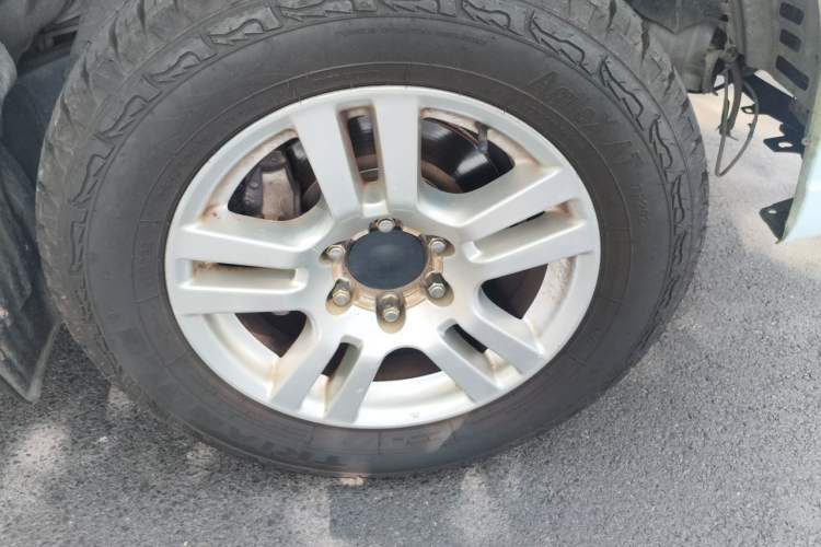 Used Toyota Prado 2010 4.0L Automatic VX Right Front Wheel Hub