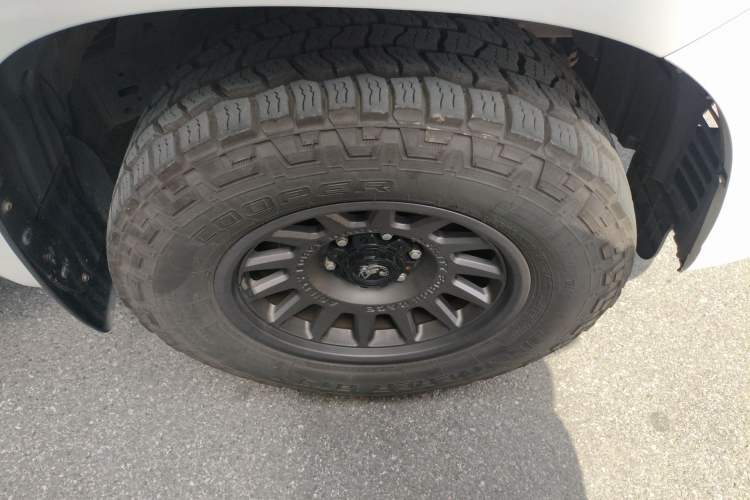 Used Toyota Prado 2010 4.0L Automatic VX NAVI Right Front Wheel Hub