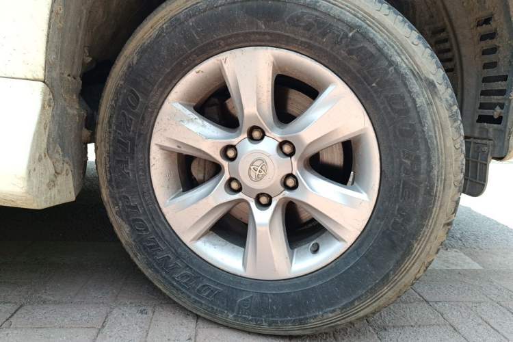 Used Toyota Prado 2010 2.7L Automatic Deluxe Edition Right Front Wheel Hub