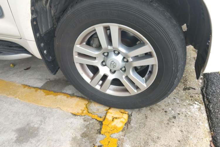Used Toyota Prado  Right Front Wheel Hub
