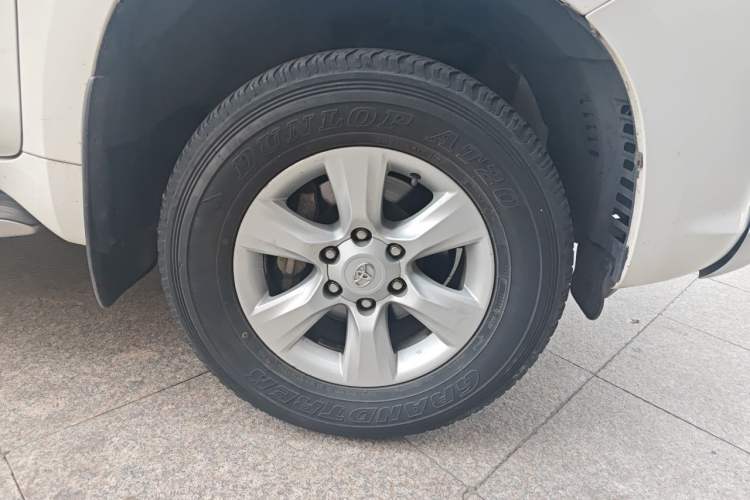 Used Toyota Prado 2010 4.0L Automatic TX-L Right Front Wheel Hub