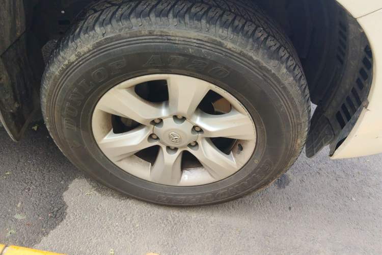 Used Toyota Prado 2010 4.0L Automatic TX-L Right Front Wheel Hub