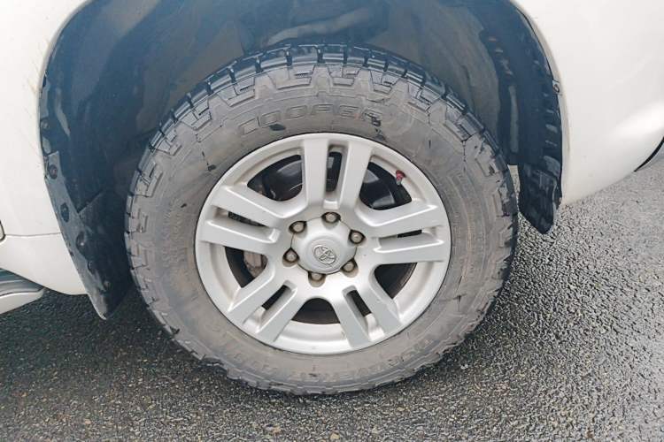 Used Toyota Prado 2010 4.0L Automatic VX Right Front Wheel Hub