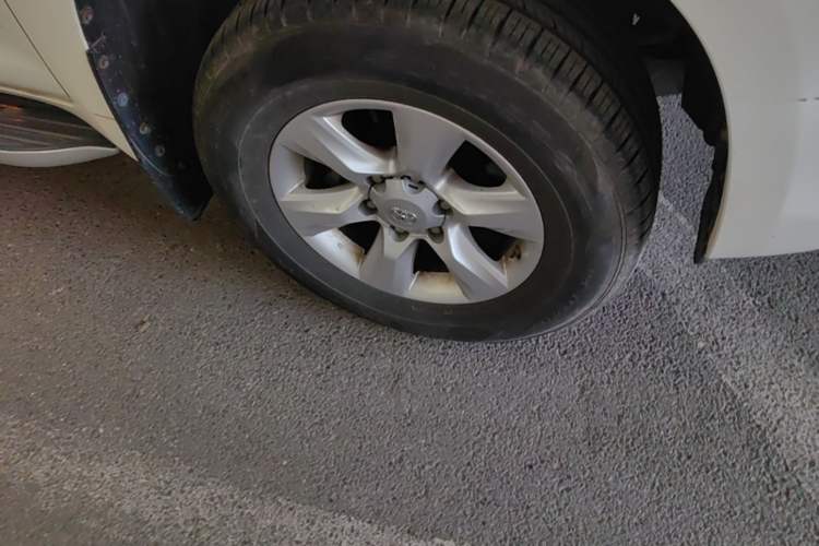 Used Toyota Prado  Right Front Wheel Hub