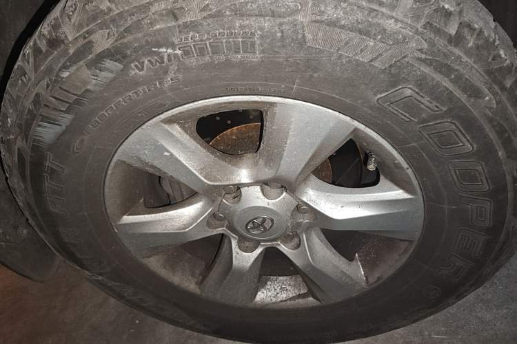 Used Toyota Prado 2010 4.0L Automatic TX-L NAVI Right Front Wheel Hub
