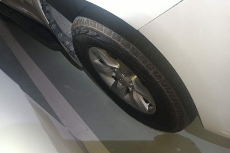Used Toyota Prado 2010 2.7L Automatic Deluxe Edition Right Front Wheel Hub