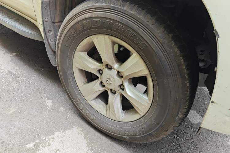 Used Toyota Prado 2010 2.7L Automatic Standard Edition Right Front Wheel Hub