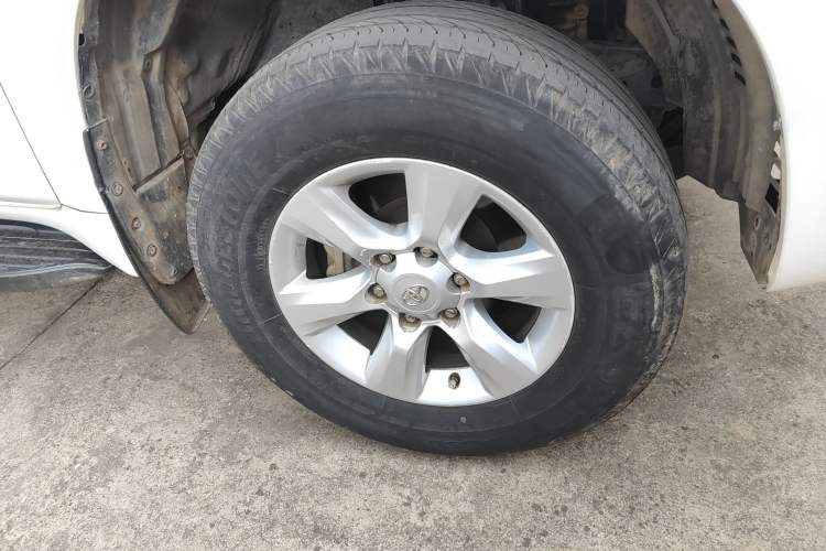 Used Toyota Prado 2010 2.7L Automatic Standard Edition Right Front Wheel Hub