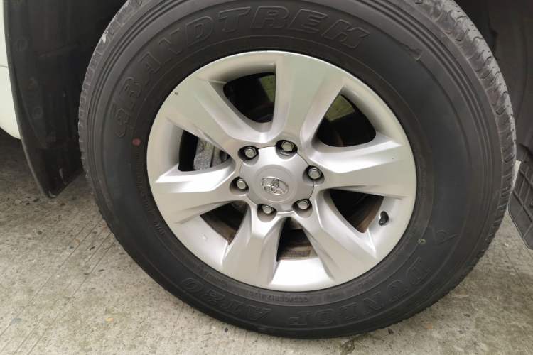 Used Toyota Prado 2010 2.7L Automatic Standard Edition Right Front Wheel Hub