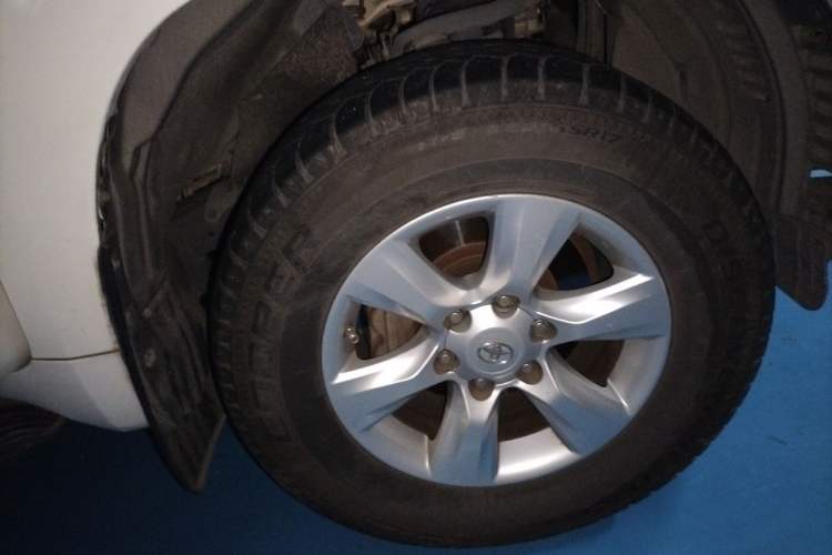 Used Toyota Prado 2010 2.7L Automatic Deluxe Edition Right Front Wheel Hub