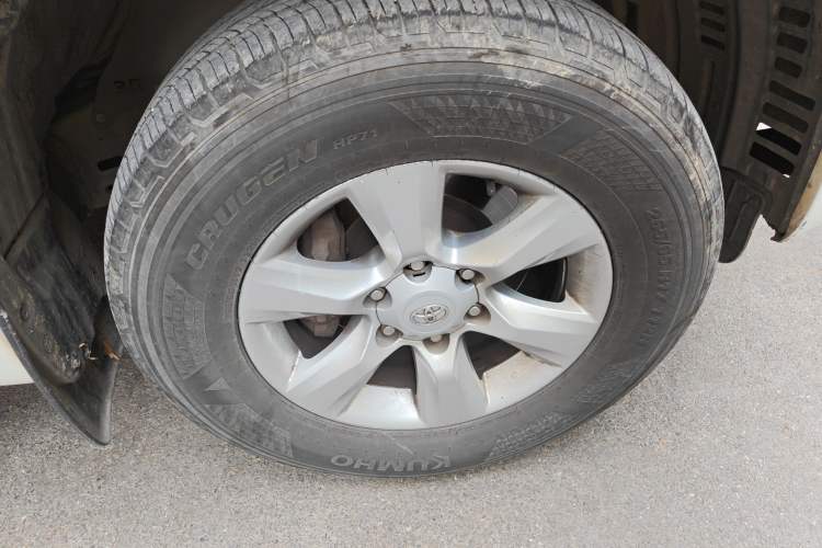 Used Toyota Prado 2010 2.7L Automatic Standard Edition Right Front Wheel Hub