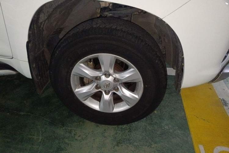 Used Toyota Prado 2010 4.0L Automatic TX-L Right Front Wheel Hub