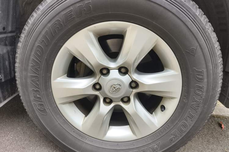 Used Toyota Prado 2010 4.0L Automatic TX-L Right Front Wheel Hub