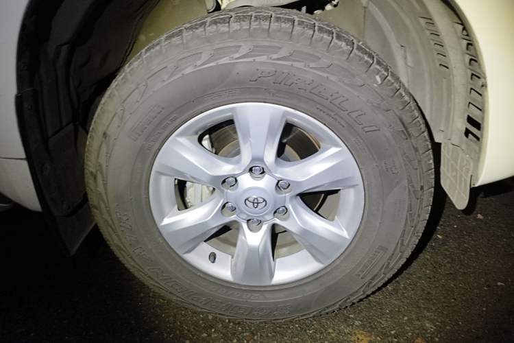 Used Toyota Prado 2010 4.0L Automatic TX-L Right Front Wheel Hub