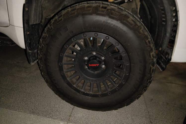 Used Toyota Prado 2010 4.0L Automatic TX-L Right Front Wheel Hub