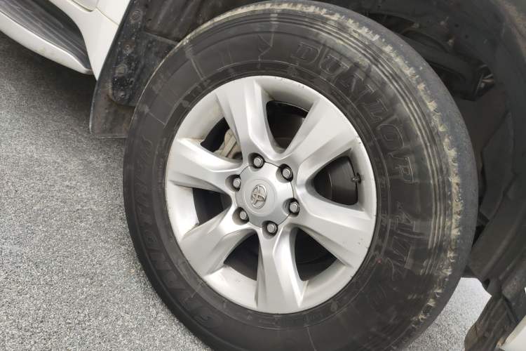 Used Toyota Prado 2010 4.0L Automatic TX-L Right Front Wheel Hub