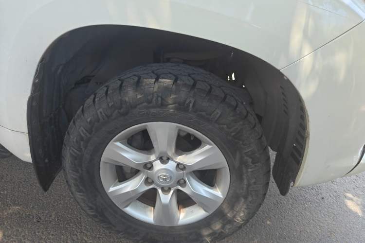 Used Toyota Prado 2010 2.7L Automatic Deluxe Edition Right Front Wheel Hub