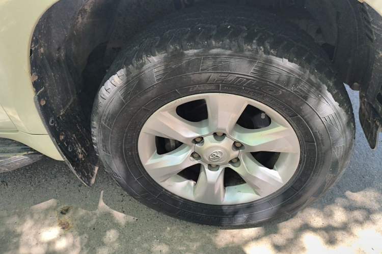 Used Toyota Prado 2010 2.7L Automatic Standard Edition Right Front Wheel Hub