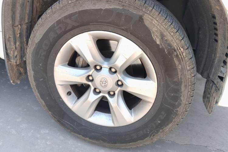 Used Toyota Prado 2010 4.0L Automatic TX-L Right Front Wheel Hub