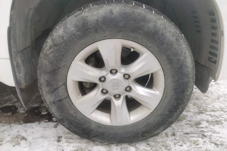 Used Toyota Prado 2010 4.0L Automatic TX-L Right Front Wheel Hub