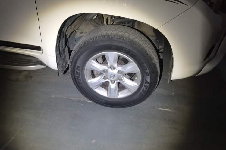 Used Toyota Prado 2010 4.0L Automatic TX-L Right Front Wheel Hub