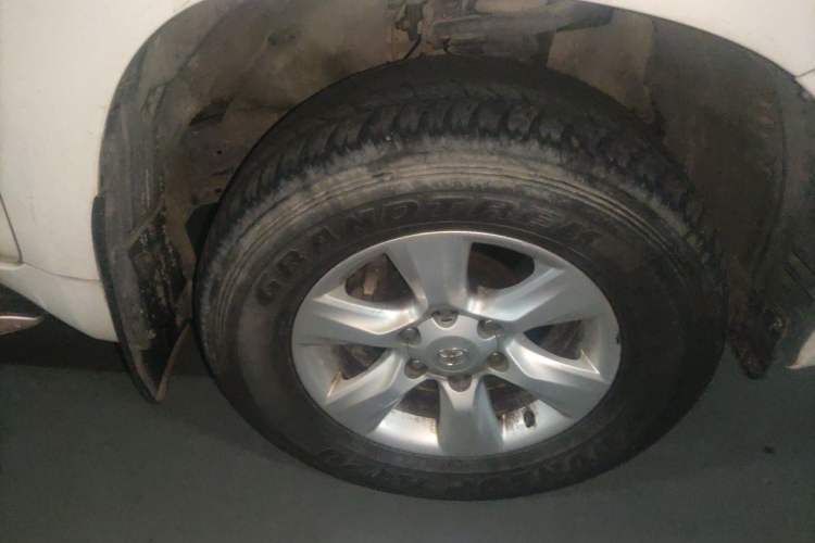 Used Toyota Prado 2010 4.0L Automatic TX-L Right Front Wheel Hub