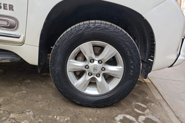 Used Toyota Prado 2010 2.7L Automatic Deluxe Edition Right Front Wheel Hub