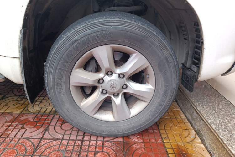 Used Toyota Prado 2010 4.0L Automatic TX-L Right Front Wheel Hub